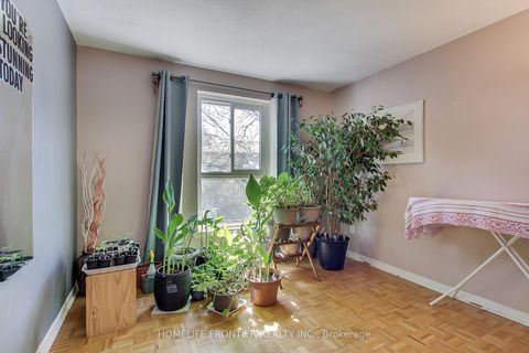 Photo 15 at 5 Penwick Crescent, North Richvale, Richmond Hill