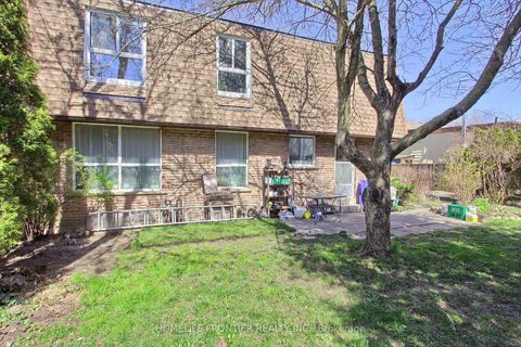 Photo 23 at 5 Penwick Crescent, North Richvale, Richmond Hill