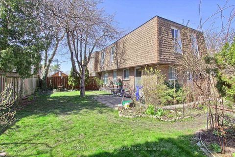 Photo 24 at 5 Penwick Crescent, North Richvale, Richmond Hill