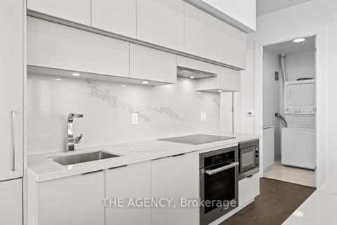 Photo 11 at 4506 - 39 Roehampton Avenue, Mount Pleasant West, Toronto