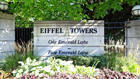 Photo 1 at 407 - 1 Emerald Lane, Yorkhill, Vaughan