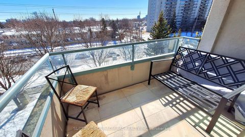 Photo 8 at 407 - 1 Emerald Lane, Yorkhill, Vaughan