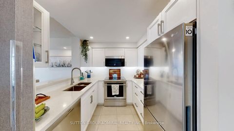 Photo 10 at 407 - 1 Emerald Lane, Yorkhill, Vaughan