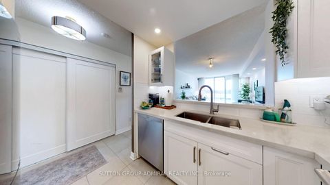 Photo 12 at 407 - 1 Emerald Lane, Yorkhill, Vaughan