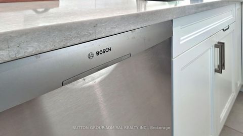 Photo 13 at 407 - 1 Emerald Lane, Yorkhill, Vaughan