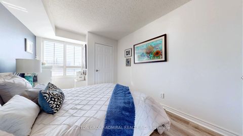 Photo 18 at 407 - 1 Emerald Lane, Yorkhill, Vaughan