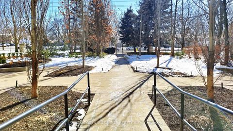 Photo 36 at 407 - 1 Emerald Lane, Yorkhill, Vaughan