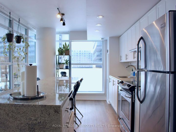 Photo 11 at 221 - 19 Singer Court, Bayview Village, Toronto