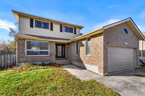 Photo 1 at 2 Windover Drive, Keswick South, Georgina