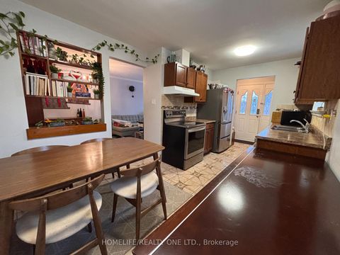 Photo 9 at 77 Newlin Crescent, Jane Heights, Toronto