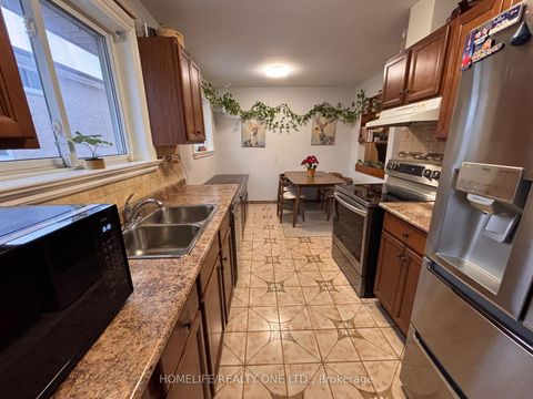 Photo 13 at 77 Newlin Crescent, Jane Heights, Toronto