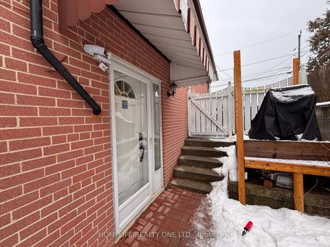 Photo 33 at 77 Newlin Crescent, Jane Heights, Toronto