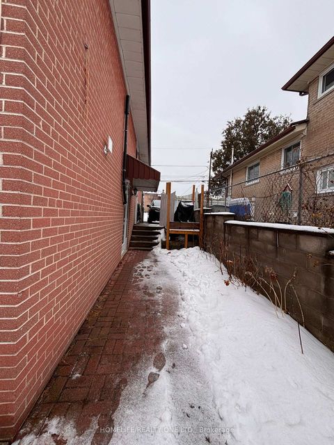 Photo 34 at 77 Newlin Crescent, Jane Heights, Toronto