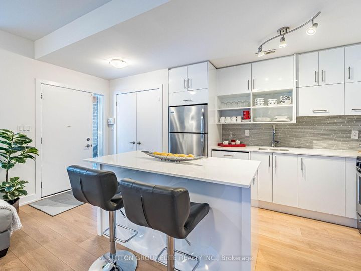 Photo 8 at 106 - 128 Fairview Mall Drive, Don Valley Village, Toronto