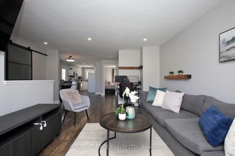 Photo 1 at 641 Deauville Court, Pinecrest, Oshawa