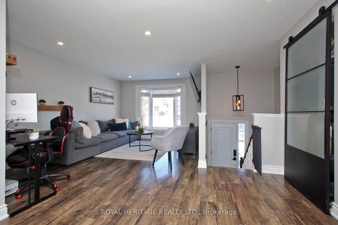 Photo 3 at 641 Deauville Court, Pinecrest, Oshawa