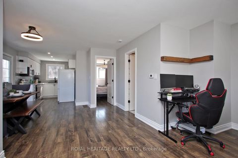 Photo 5 at 641 Deauville Court, Pinecrest, Oshawa