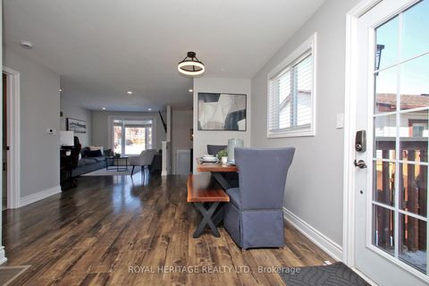 Photo 6 at 641 Deauville Court, Pinecrest, Oshawa