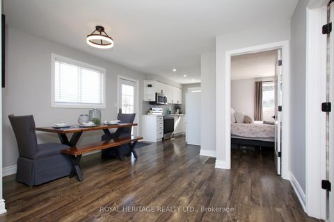 Photo 8 at 641 Deauville Court, Pinecrest, Oshawa