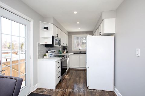 Photo 10 at 641 Deauville Court, Pinecrest, Oshawa