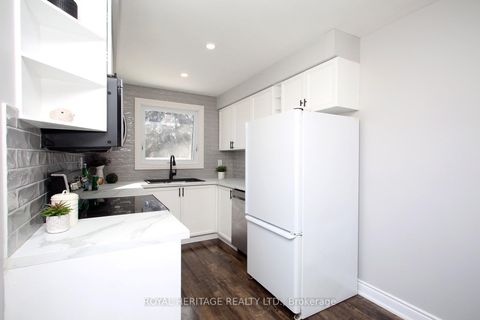 Photo 11 at 641 Deauville Court, Pinecrest, Oshawa