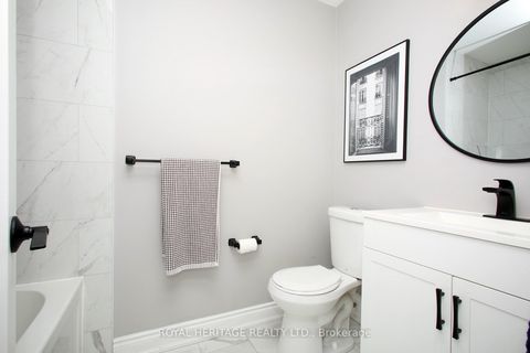 Photo 13 at 641 Deauville Court, Pinecrest, Oshawa