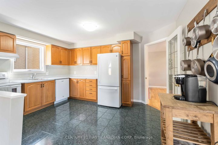 Photo 11 at 49 Foxtrot Drive, Stoney Creek Mountain, Hamilton