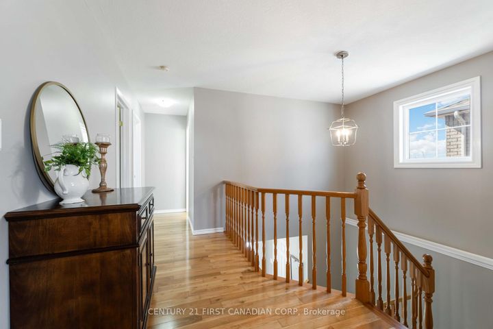 Photo 16 at 49 Foxtrot Drive, Stoney Creek Mountain, Hamilton