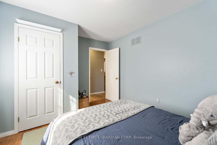 Photo 18 at 49 Foxtrot Drive, Stoney Creek Mountain, Hamilton