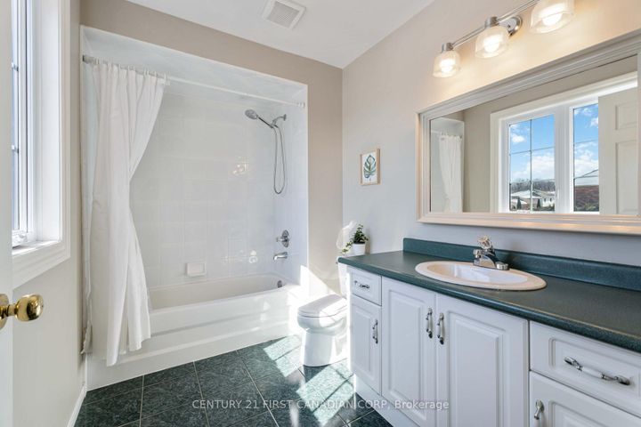 Photo 19 at 49 Foxtrot Drive, Stoney Creek Mountain, Hamilton