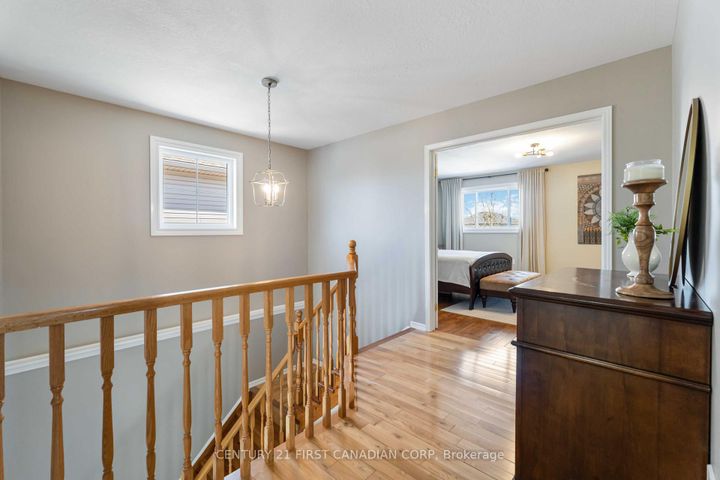 Photo 22 at 49 Foxtrot Drive, Stoney Creek Mountain, Hamilton