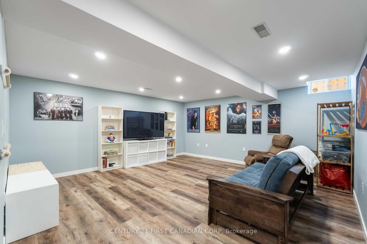 Photo 27 at 49 Foxtrot Drive, Stoney Creek Mountain, Hamilton