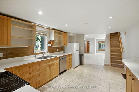 Photo 10 at 250 Robert Street, University, Toronto