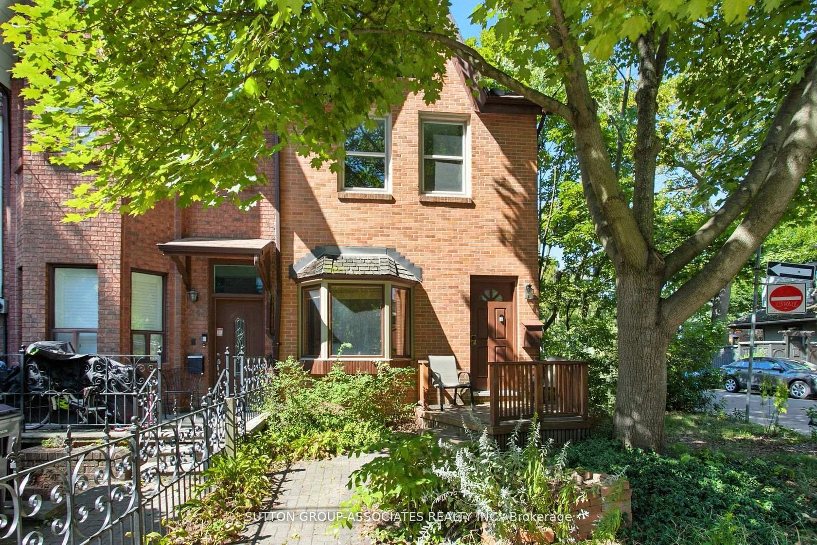 250 Robert Street, University, Toronto by Loree Meneguzzi Real Estate 250 Robert Street, University, Toronto