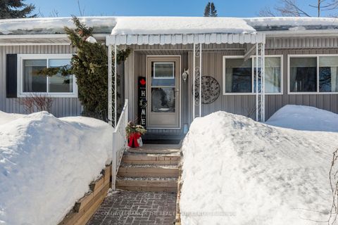 Photo 1 at 5 Broadway Avenue, Rural Innisfil, Innisfil