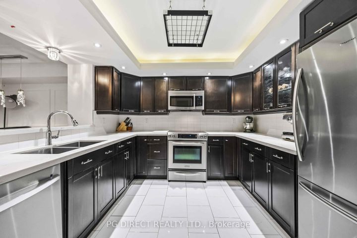 Photo 6 at 112 - 60 Homewood Avenue, South St. James Town, Toronto