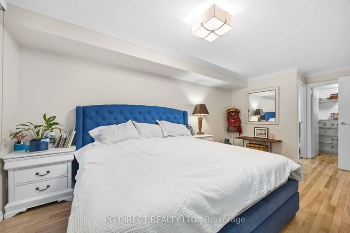 Photo 8 at 112 - 60 Homewood Avenue, South St. James Town, Toronto