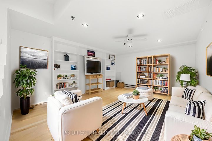 Photo 11 at 112 - 60 Homewood Avenue, South St. James Town, Toronto