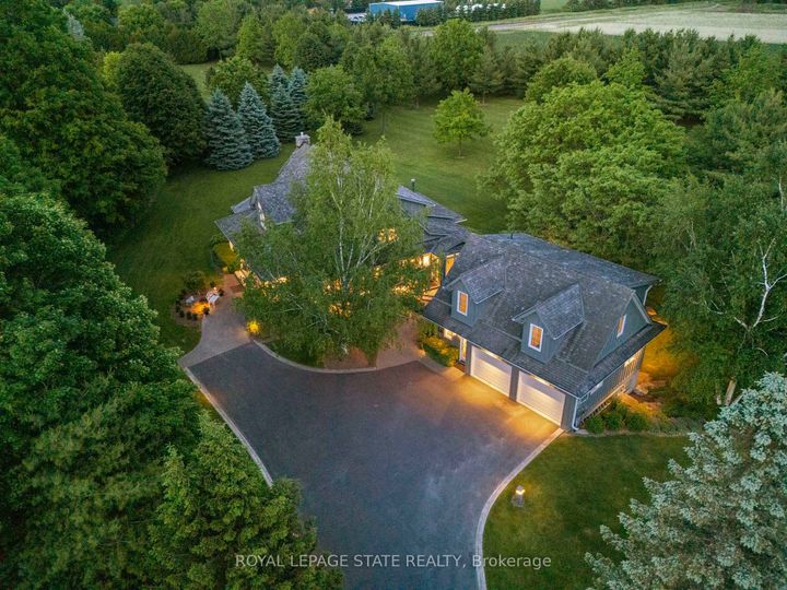 Photo 1 at 402 Progreston Road, Rural Flamborough, Hamilton