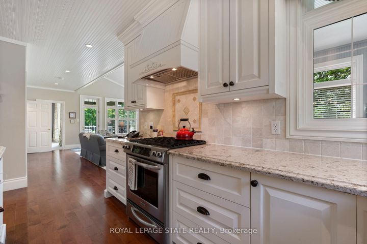 Photo 10 at 402 Progreston Road, Rural Flamborough, Hamilton