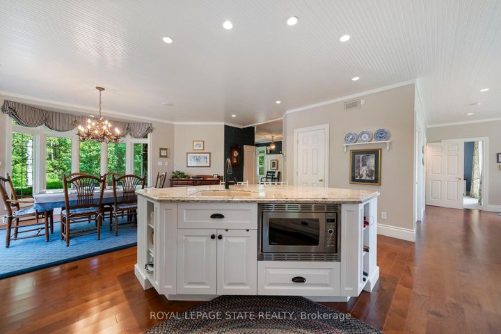 Photo 11 at 402 Progreston Road, Rural Flamborough, Hamilton