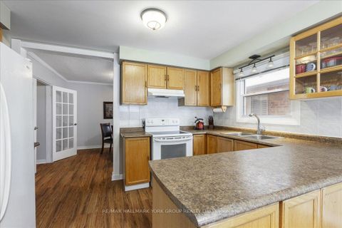 Photo 13 at 99 Peevers Crescent, Glenway Estates, Newmarket