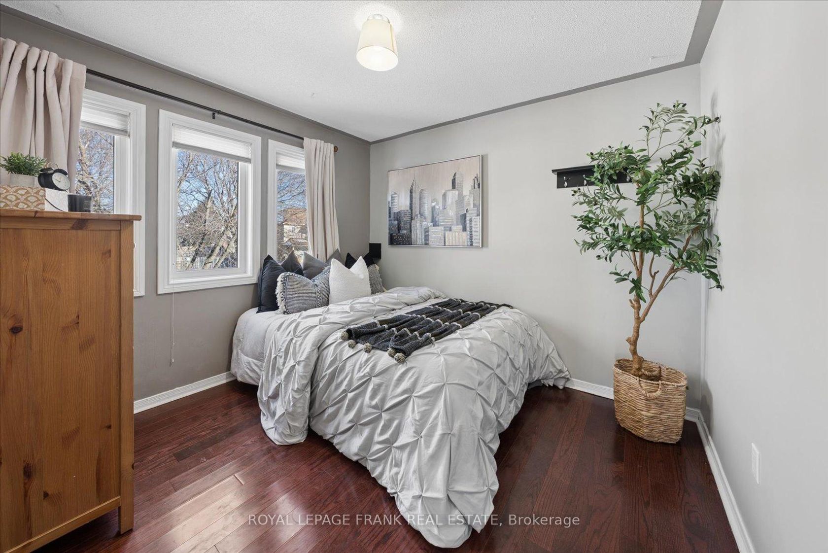 Photo 18 at 19 Portage Trail, Port Whitby, Whitby