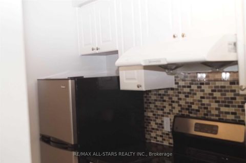 Photo 5 at 2315 - 1 Lee Centre Drive, Woburn, Toronto