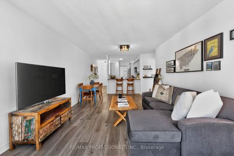 Photo 10 at 812 - 2111 Lakeshore Boulevard W, Mimico, Toronto