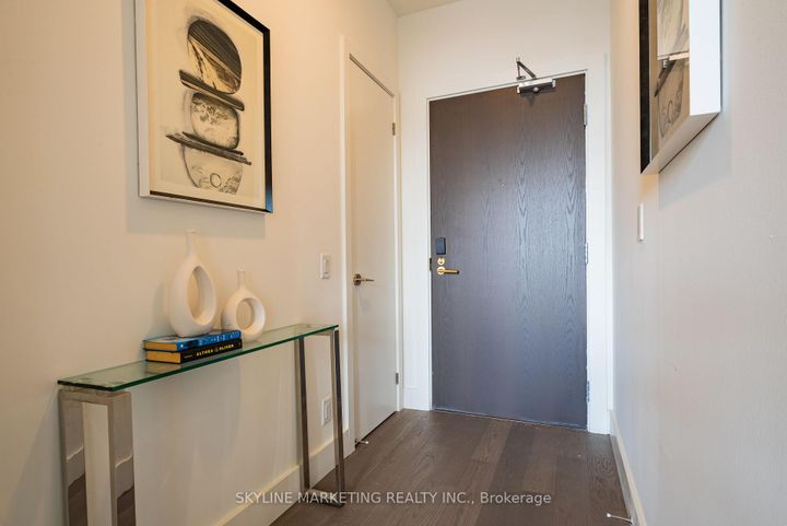 Photo 1 at 1008 - 6 Greenbriar Road, Bayview Village, Toronto