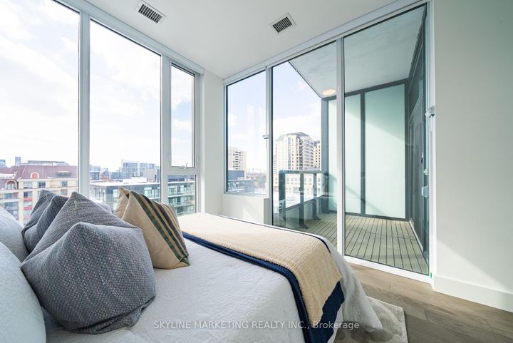 Photo 8 at 1008 - 6 Greenbriar Road, Bayview Village, Toronto