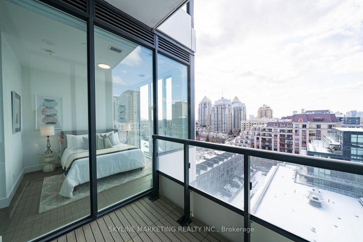 Photo 10 at 1008 - 6 Greenbriar Road, Bayview Village, Toronto