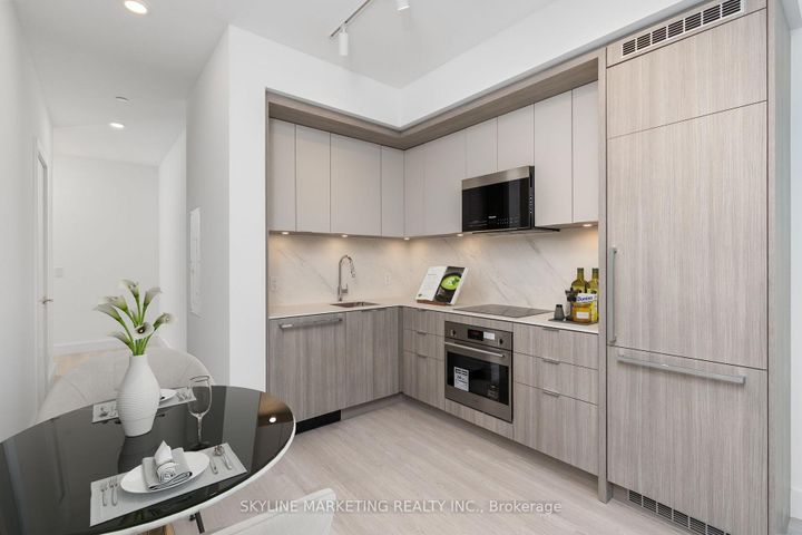 Photo 1 at 210 - 6 Greenbriar Road, Bayview Village, Toronto