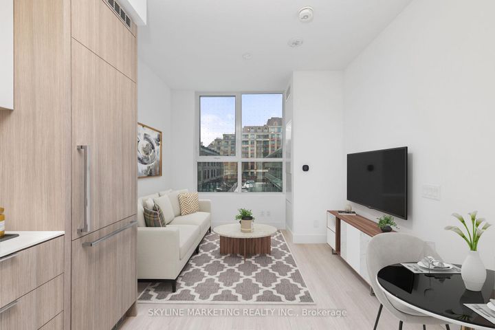 Photo 3 at 210 - 6 Greenbriar Road, Bayview Village, Toronto